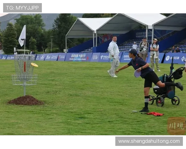 成都飞盘队在世界攀岩锦标赛中的速度表现引发热议与关注